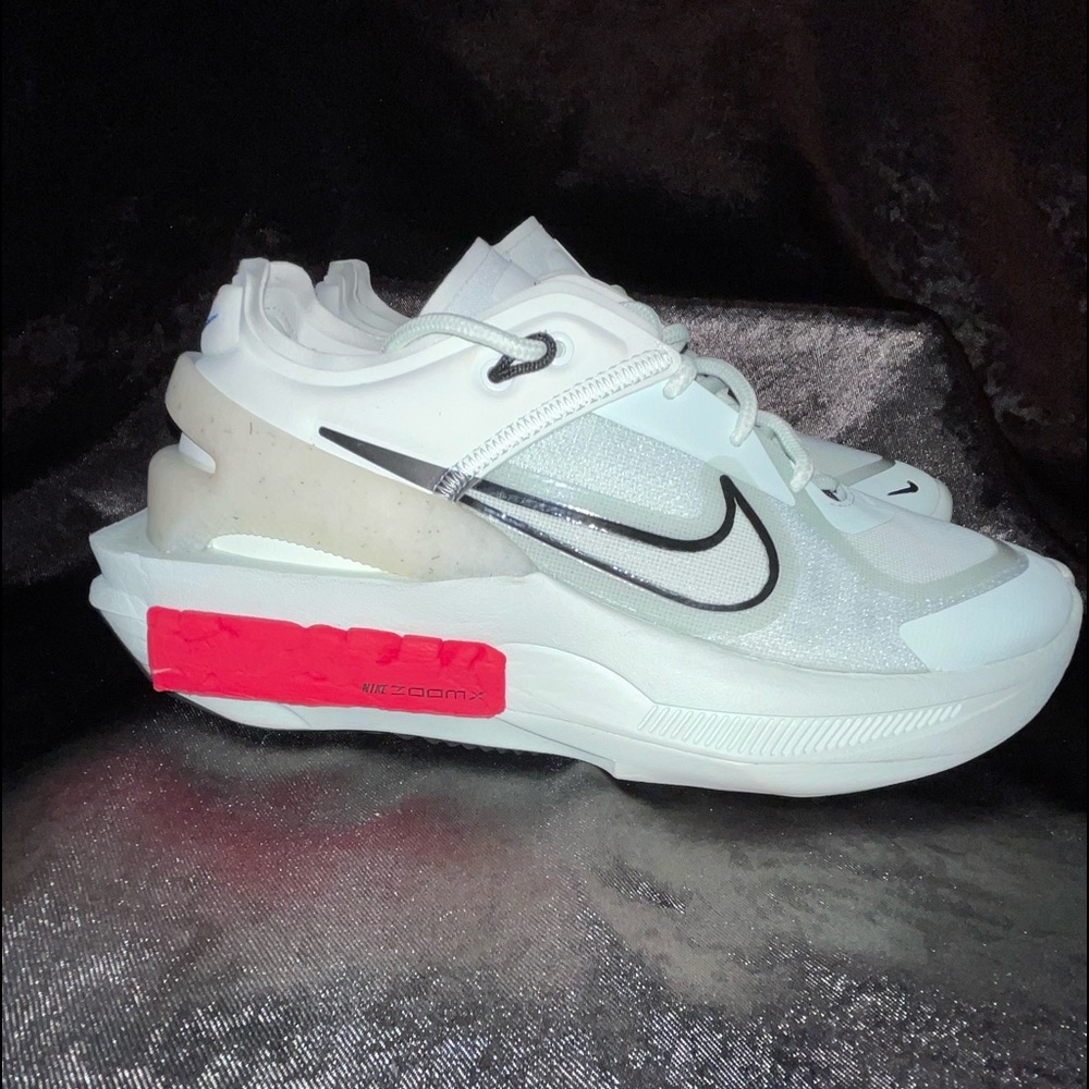 Nike Women's Fontanka Edge Zoom X Barely Green Red Black CU1450 300 Size 8
